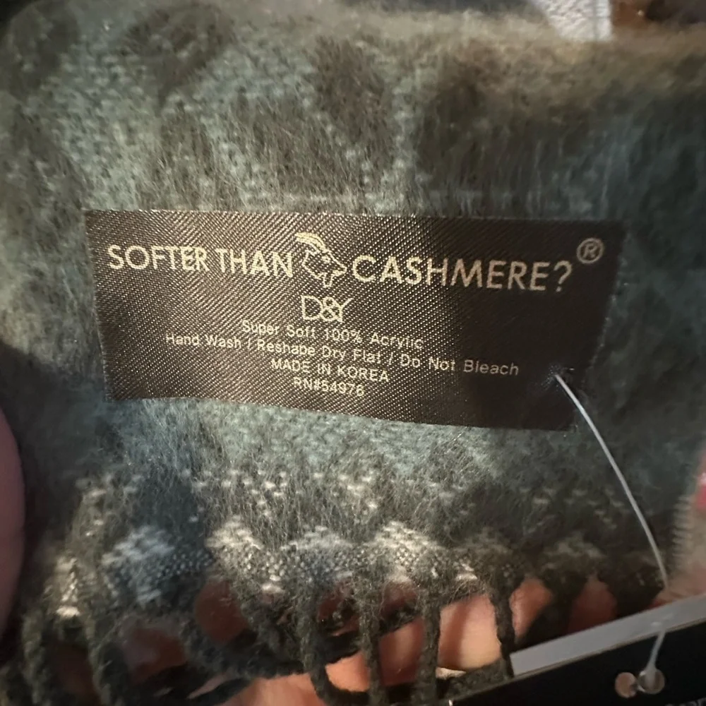 🚨NWT🚨! D&Y Black and Gray Deer Pattern Scarf